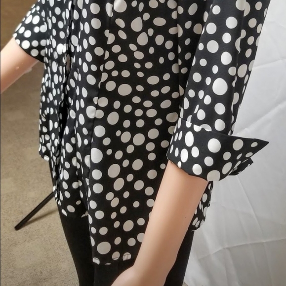 Tailored Button-Down Blouse - Picture 4 of 12